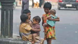 অবহেলায় নয়, অধিকারেই বাঁচুক পথশিশু